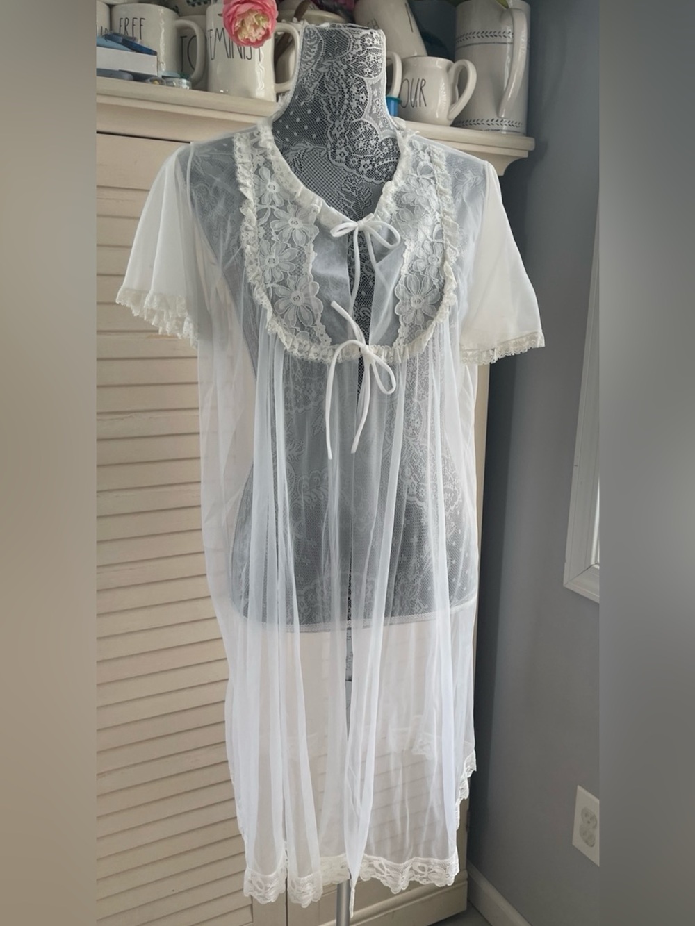 Vintage 70s white robe size Large